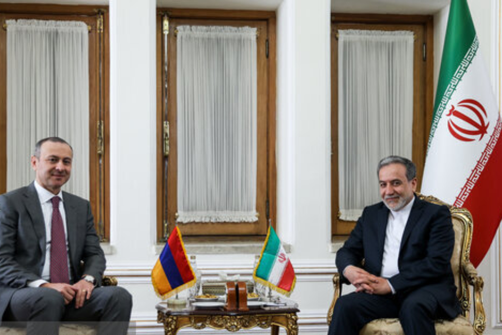 Iran-Armenia relations witnessing upward trend: Araghchi