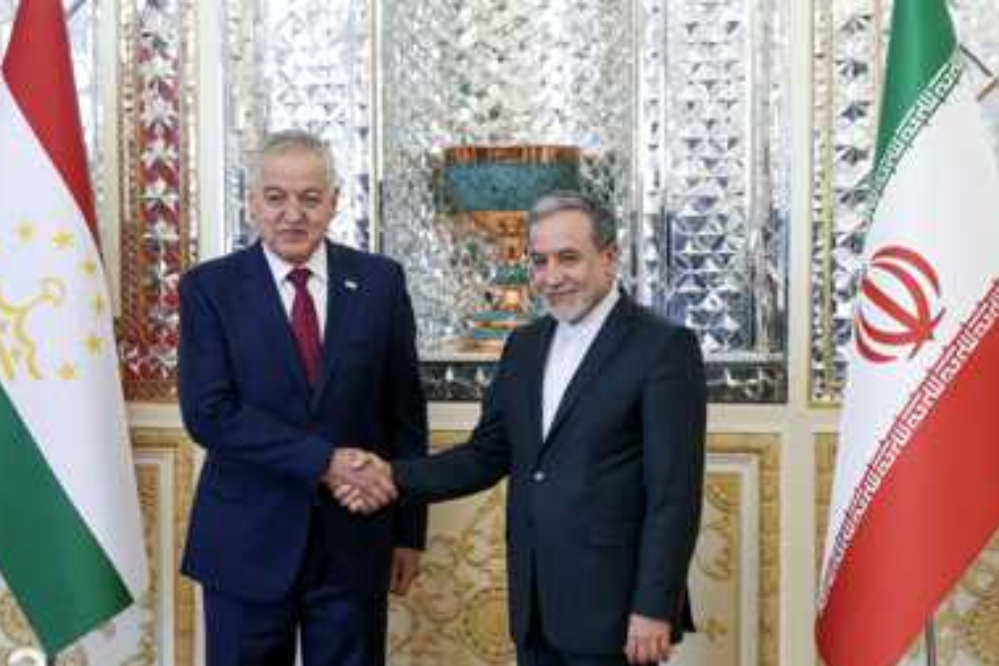Foreign minister meets Tajik counterpart, Armenia’s top security official in Tehran