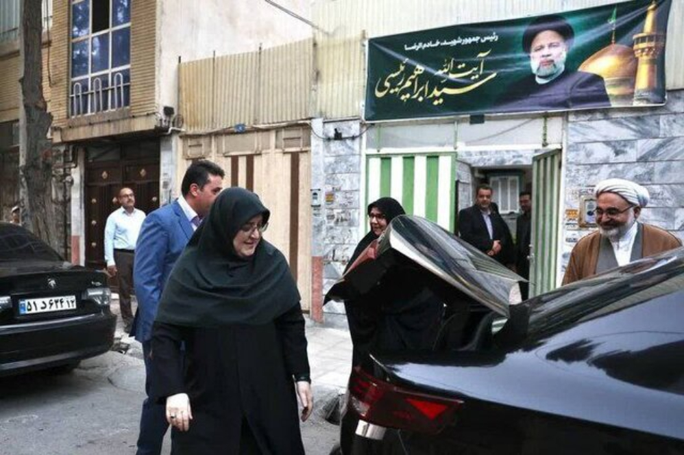 سخنگوی دولت با مادر شهید آیت‌الله رئیسی دیدار کرد