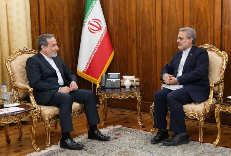 Araqchi stresses broadening Iran-Venezuela economic ties