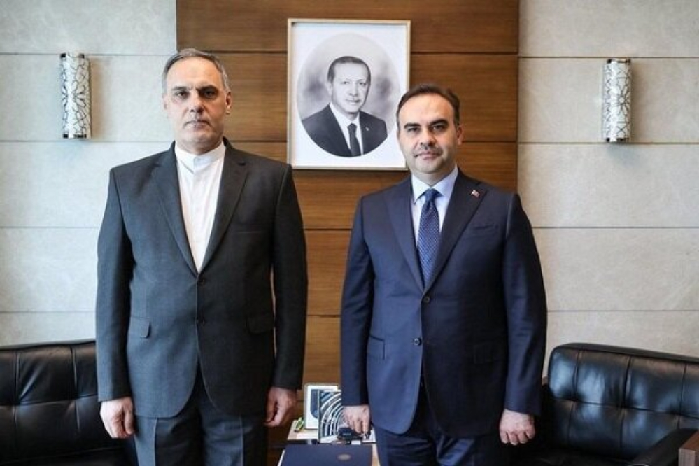 إيران وتركيا تؤكدان على تطوير التعاون في مجال الصناعة والتكنولوجيا