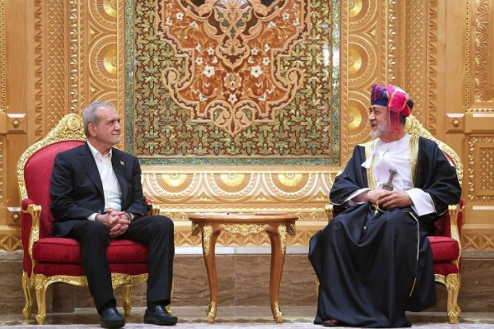 بزشكيان: نثمن الدور البناء لسلطنة عمان في المفاوضات غير المباشرة بين ايران وامريكا