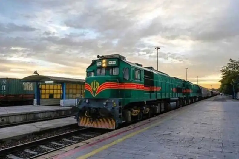 حادثه در ریل راه آهن؛ یک فوتی و یک مجروح
