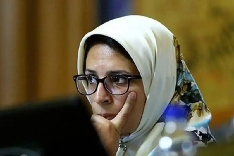 بر همان پاشنهٔ سابق