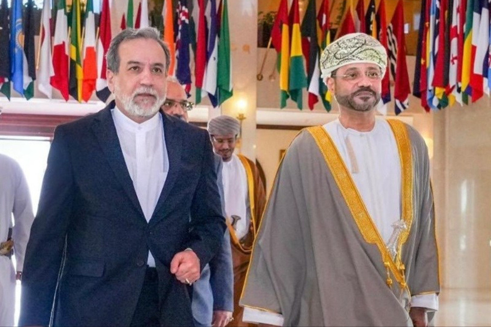 میانجی‌گری مسقط ادامه دارد؛ سفر معنادار وزیر خارجه عمان به تهران + عکس