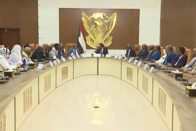 کابینه سودان منحل شد