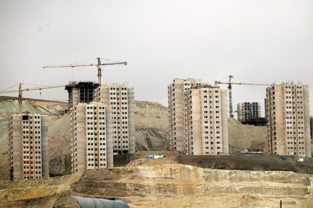 فرزانه صادق: 850 هزار متقاضی، تنها 38 هزار واحد آپارتمان تحویل گرفتند!
