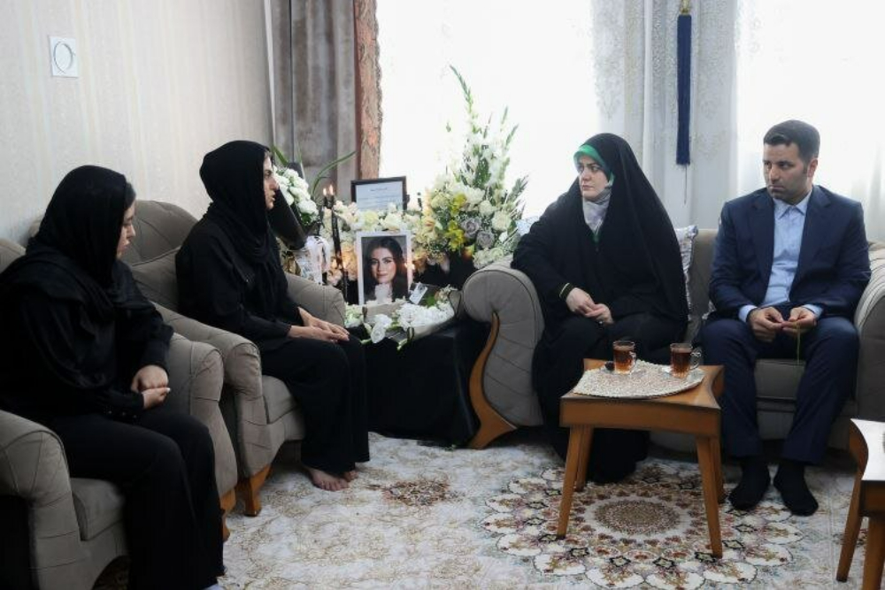دختر پزشکیان با خانواده الهه حسین‌نژاد در روزهای گذشته دیدار کرد +فیلم