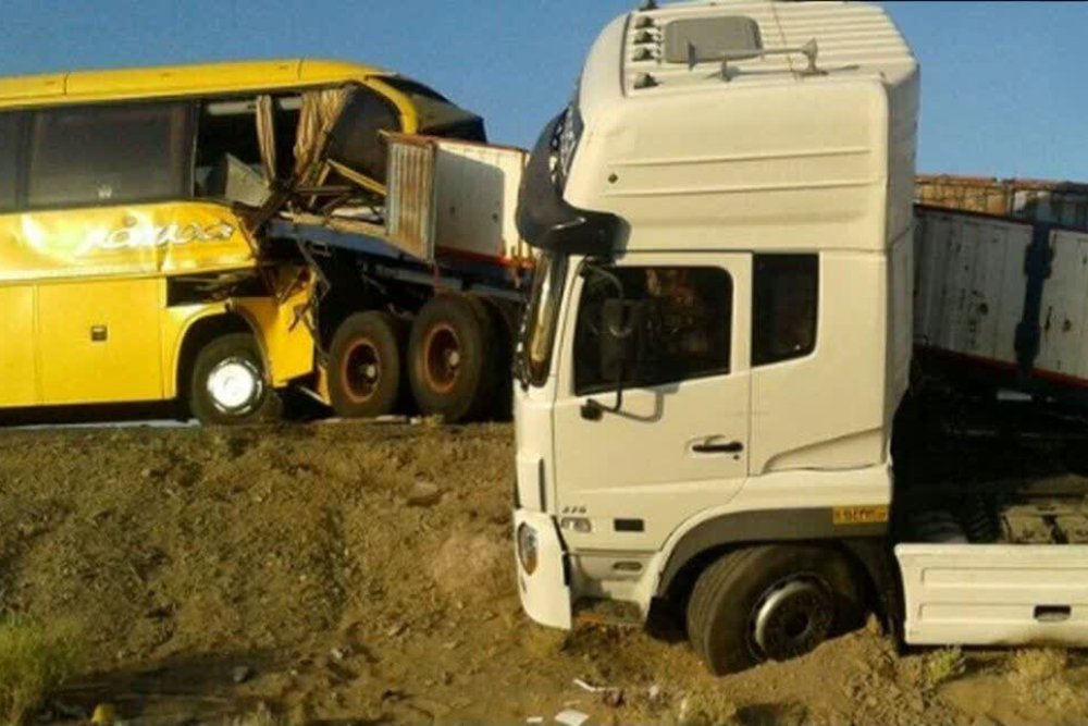 تصادف مرگبار اتوبوس و کامیون در جاجرود