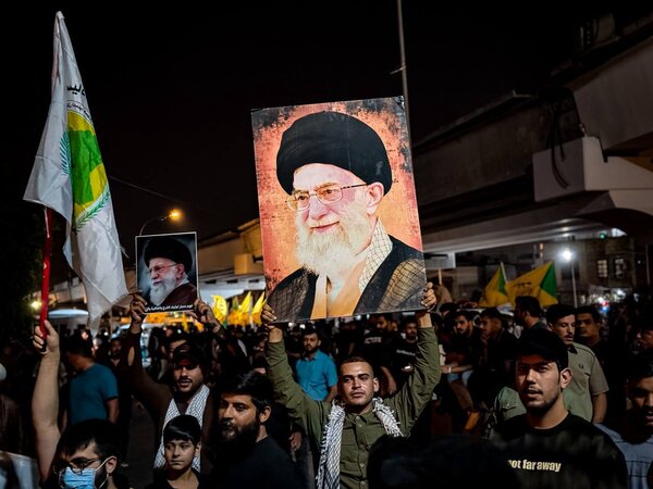 Thousands of Iraqi protesters call for closure of US embassy