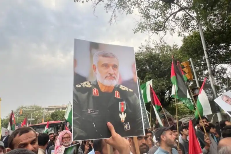 فریاد حمایت از رهبر معظم انقلاب در مرز چین و پاکستان طنین‌انداز شد + فیلم