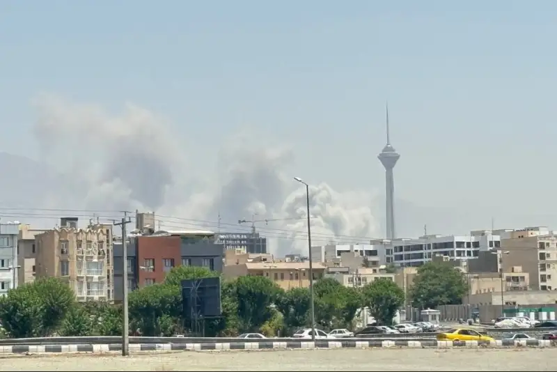روز یازدهم؛ دقایقی قبل مناطقی در کرج و تهران هدف حملات رژیم صهیونیستی قرار گرفت +فیلم