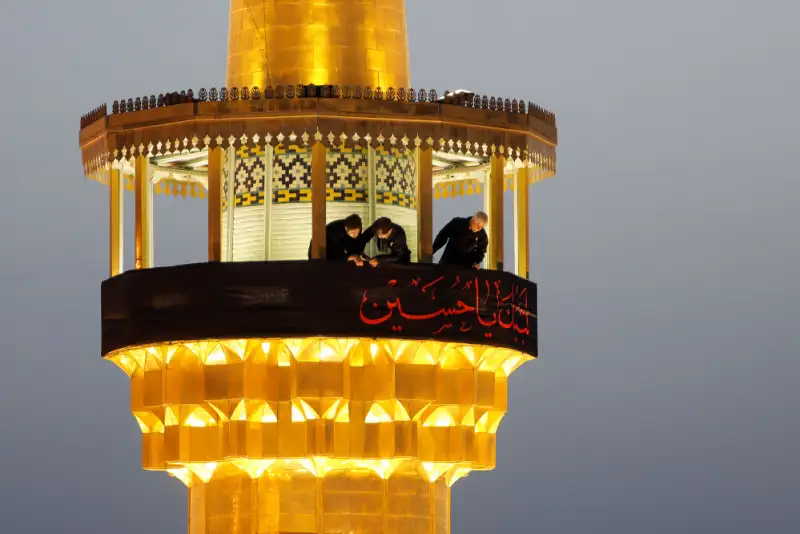 حرم امام رضا(ع) به مناسبت ورود به ماه محرم سیاه‌پوش شد + فیلم