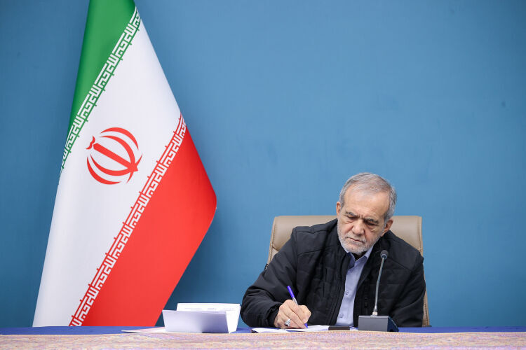 President hails Iranians for unity in funeral procession of martyrs of Israeli aggression