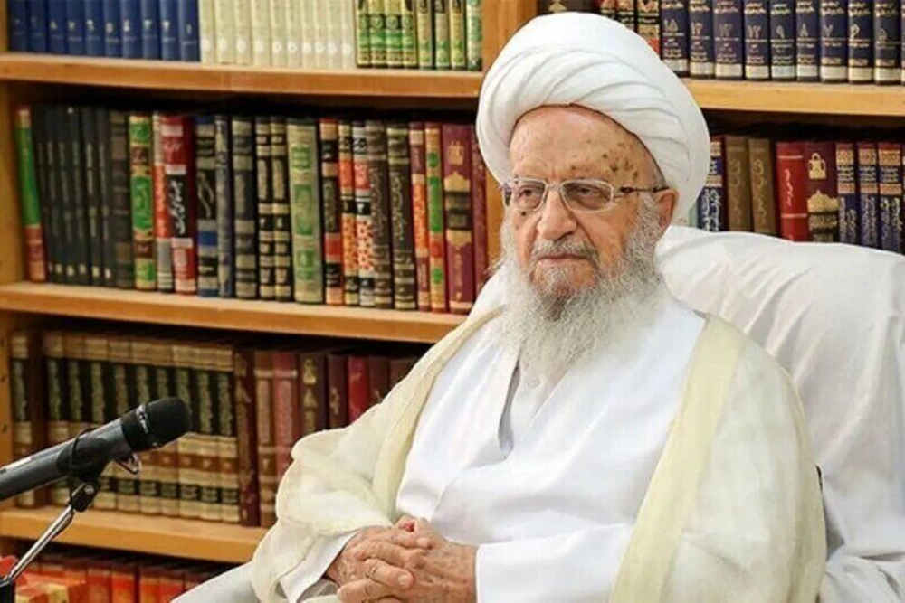 آية الله مكارم شيرازي يصدر فتوى بشأن من يُهدّد قائد الثورة والمرجعية الإسلامية