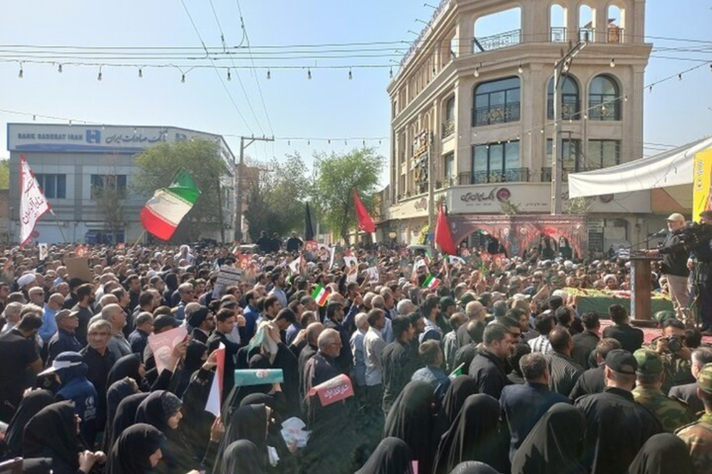 مراسم تشييع الشهيد الفريق الركن "غلام علي رشيد" وابنه في دزفول