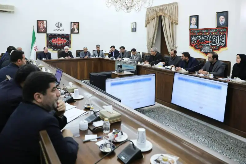 عارف: دولت از مشاغل آسیب‌دیده در حملات رژیم صهیونیستی به طور ویژه حمایت می‌کند