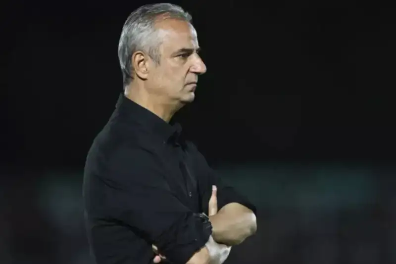 سرمربی سابق پرسپولیس روی نیمکت فنرباغچه