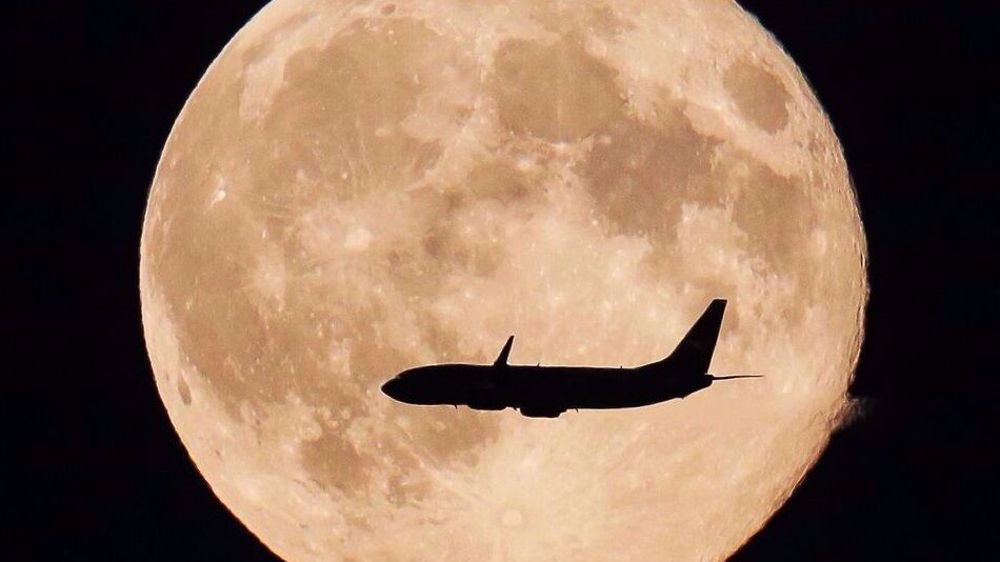 Iran closes western, central airspace to international overflights