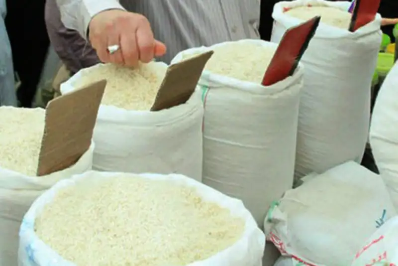 برنج به میزان کافی موجود است/ با گرانفروشی برخورد می کنیم