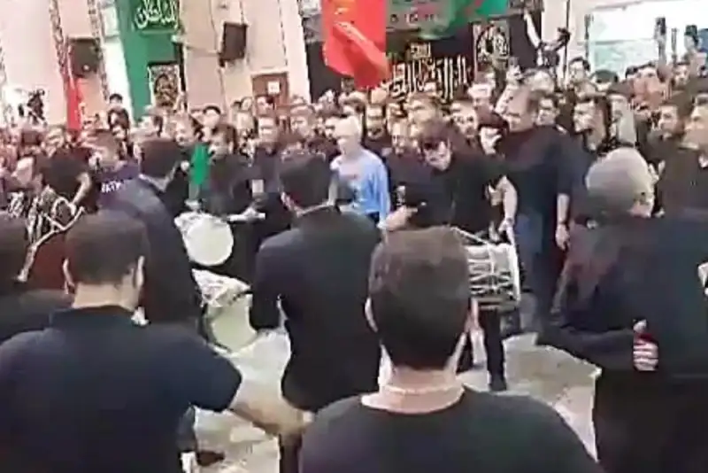 مراسم حماسی عاشورای حسینی در مسجد حضرت ولی‌عصر (عج) برگزار شد+فیلم