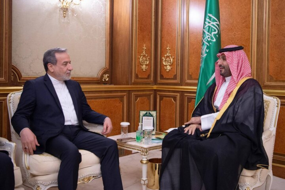 عراقجي يجري محادثات مع ولي العهد السعودي في الرياض