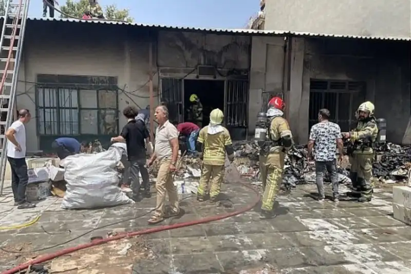 مهار آتش‌سوزی گسترده در انبار کفش بازار تهران+ جزئیات
