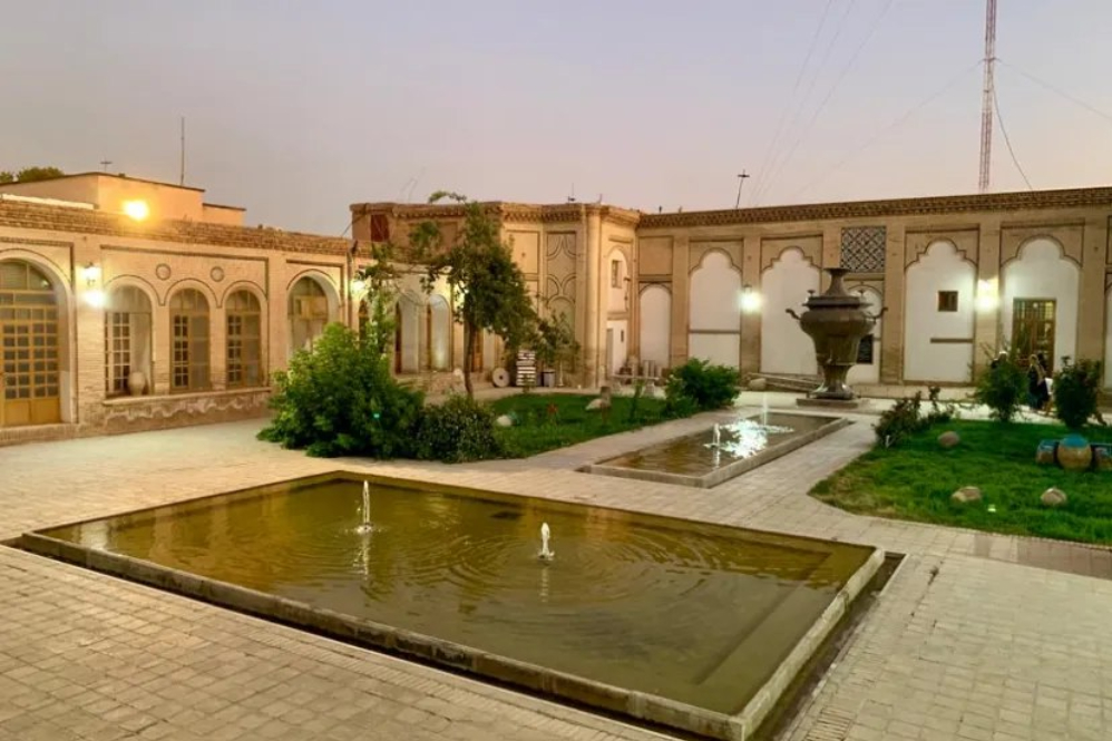 Introduction to Tourist Attractions of Iranian Cities