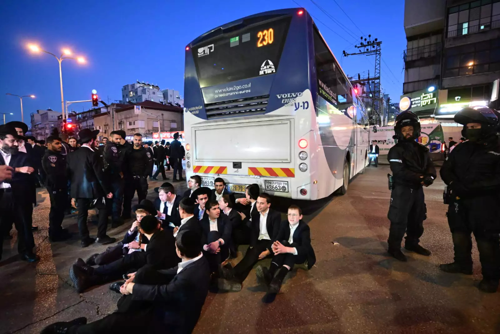 היום שבו ישב אלוף חרדי בשלחן המטכ"ל - והקשר למחירי הדיור