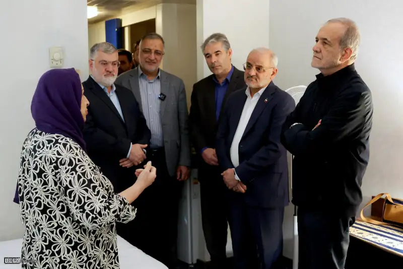 پزشکیان در بازدید از خانواده‌های جنگ‌زده تهران: «خانه‌هایتان را مثل قبل می‌سازیم.»