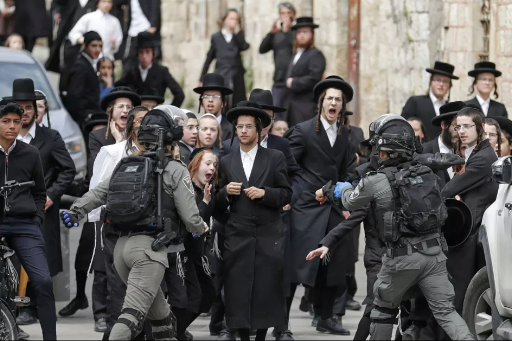 Fear among Haredi students sparks collapse of political coalition; Netanyahu caught between two crisis fronts
