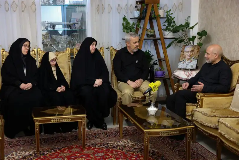 دیدار محمدباقر قالیباف با خانواده شهید سپهبد محمد باقری
