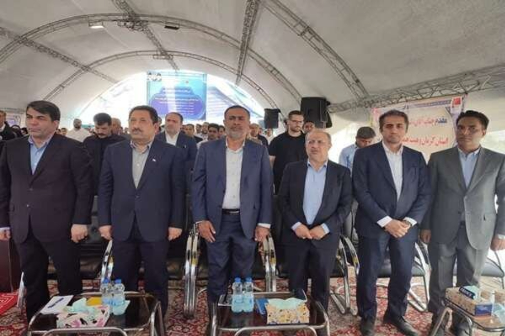 الرئيس الإيراني يفتتح مصنع كهنوج للتيتانيوم