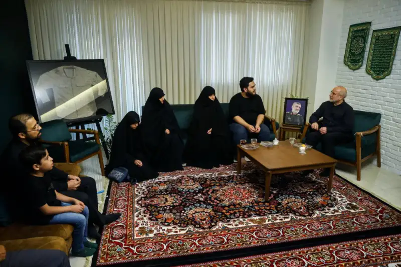 حضور قالیباف در منزل شهید حاجی‌زاده و شهید شادمانی + تصاویر