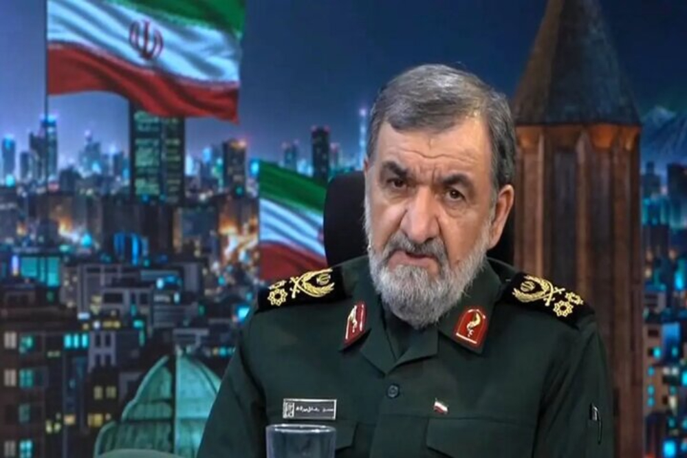 رضائي: استيقظوا أيها العرب