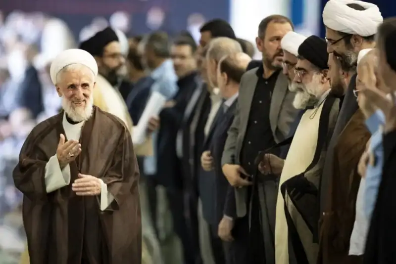 بازگشت نابهنگام به یک تریبون