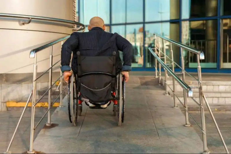 اولتیماتوم وزیر راه: خدمات ریلی برای معلولان تا پایان شهریور امسال اصلاح شود