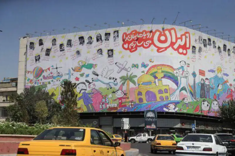 دیوارنگار جدید میدان انقلاب+ عکس