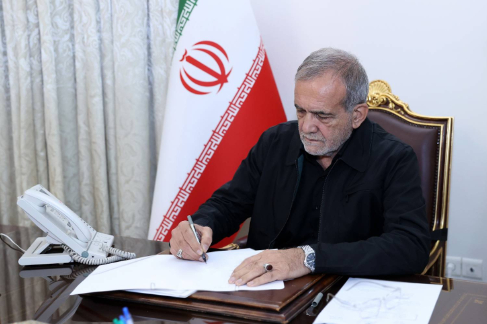 پیام تسلیت پزشکیان به مناسبت درگذشت دکتر احمد توکلی