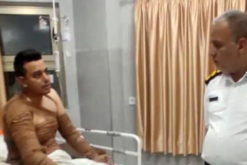 عکس پلیس راهور بعد از به آتش کشیده شدن توسط راننده وانت؛ متهم خودش را کشت!