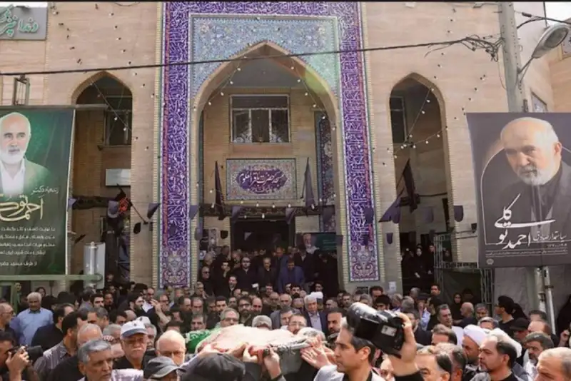 آخرین وداع با کارگزار فساد ستیز در امامزاده عینعلی و زینعلی