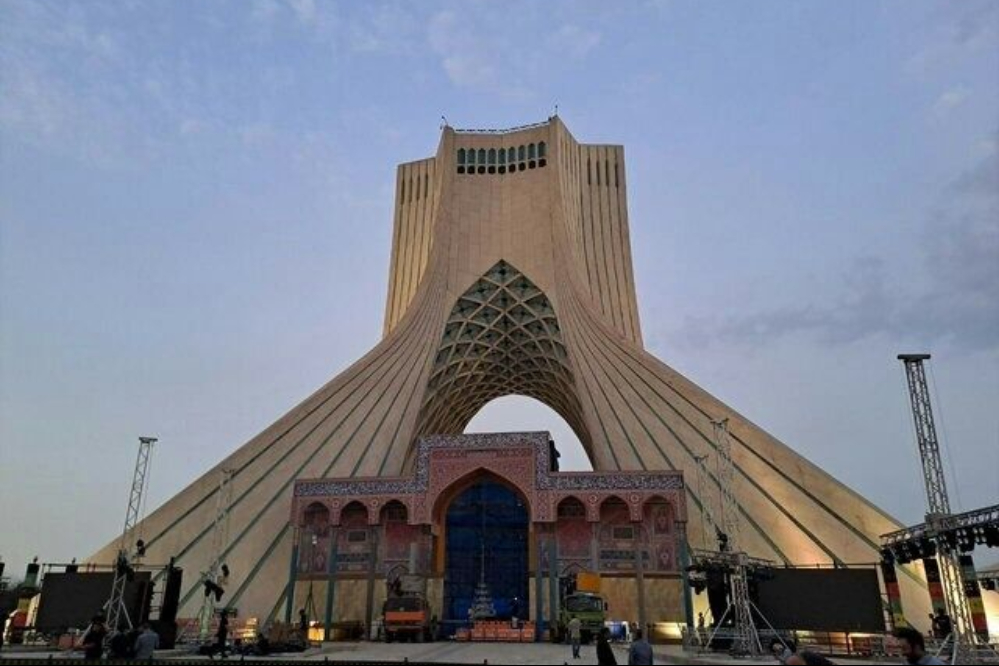 احداث سازه مجاور برج آزادی بدون تایید میراث فرهنگی!