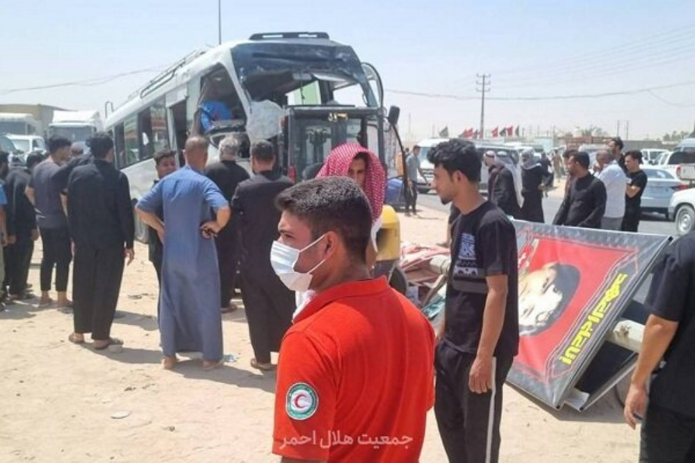 تصادف زائران ایرانی در مسیر نجف به کربلا با 16 مصدوم