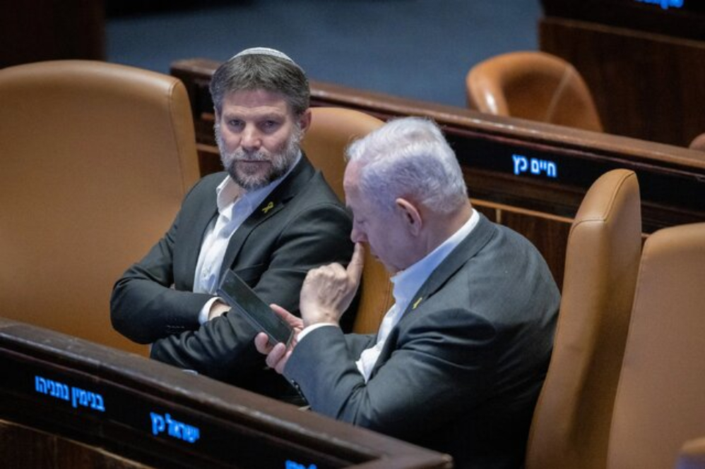 הכיבוש של עזה מרחיב את הקרע הישראלי, וסמוטריץ' דבק בתוכנית שמציתה הפגנות.