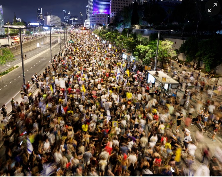 Thousands in Tel Aviv protest against Netanyahu’s plan to escalate Gaza war