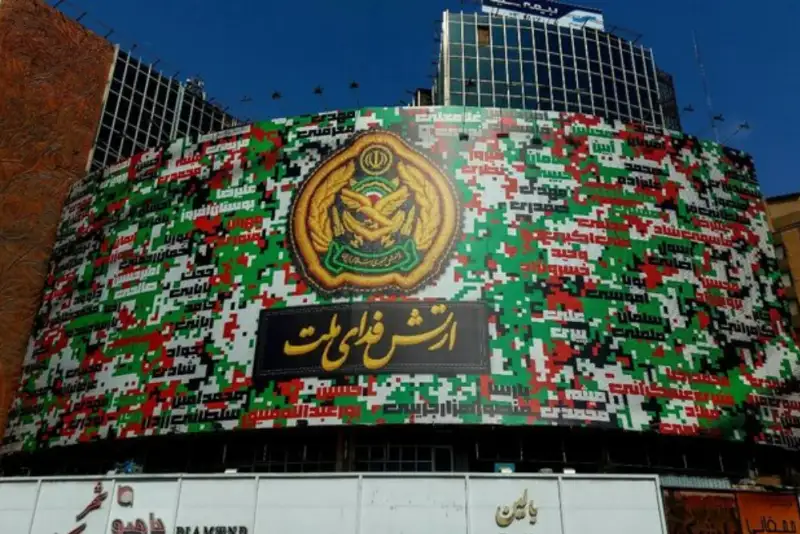 رونمایی از دیوارنگاره «ارتش فدای ملت» در میدان ولیعصر تهران