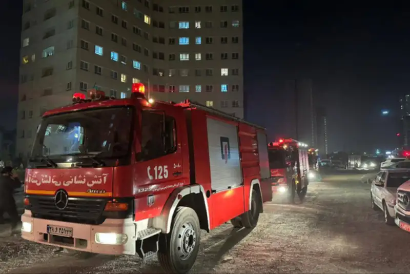 حریق گسترده در برج 25 طبقه بدون تلفات جانی مهار شد