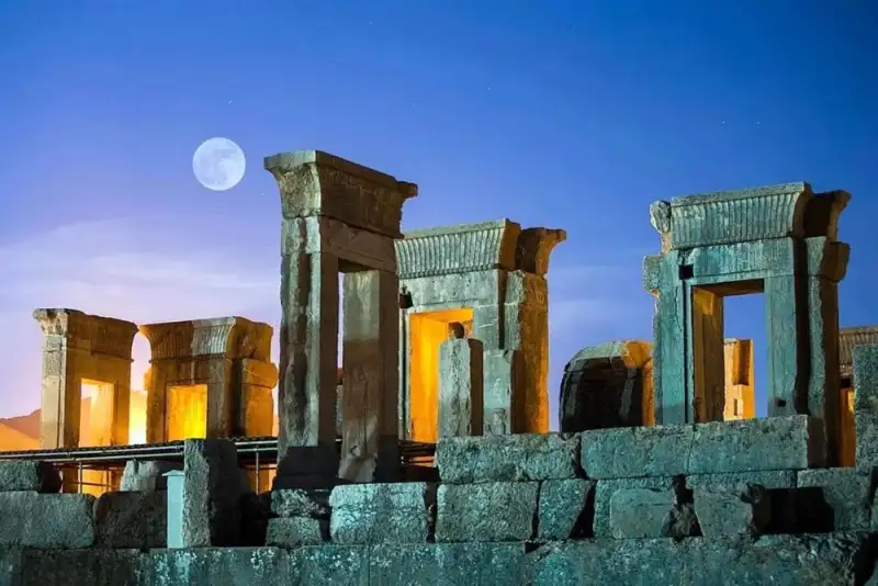 ارکستر سمفونیک ارمنستان در تخت جمشید برگزار می شود