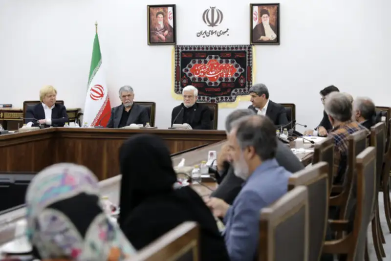 عارف: نباید یک نفر و یا شورا خلاف نگاه بزرگان برای فرهنگ و هنر کشور تصمیم‌ بگیرد