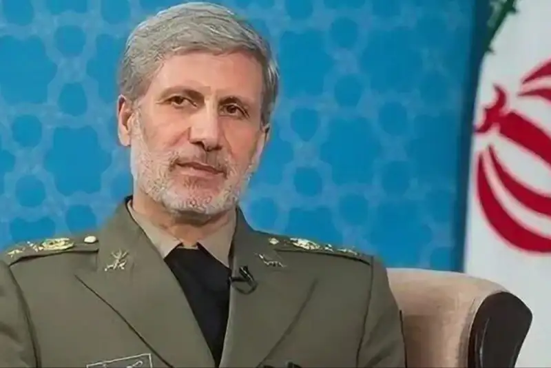 حاتمی: ارتش در حالت آماده‌باش کامل برای مقابله با هر تجاوز احتمالی است